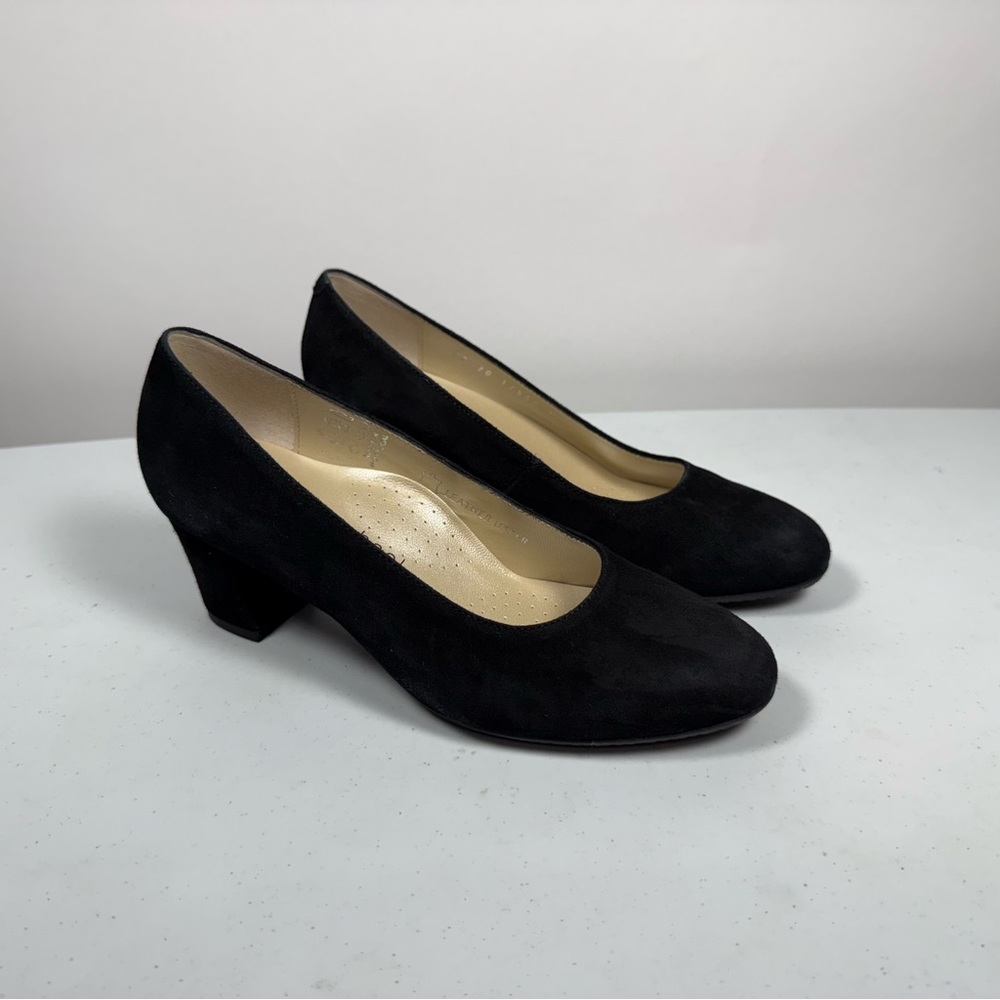 Eric Michael Women's Abby Black Suede Round Toe Chunky Heel Pump Size EU 37
